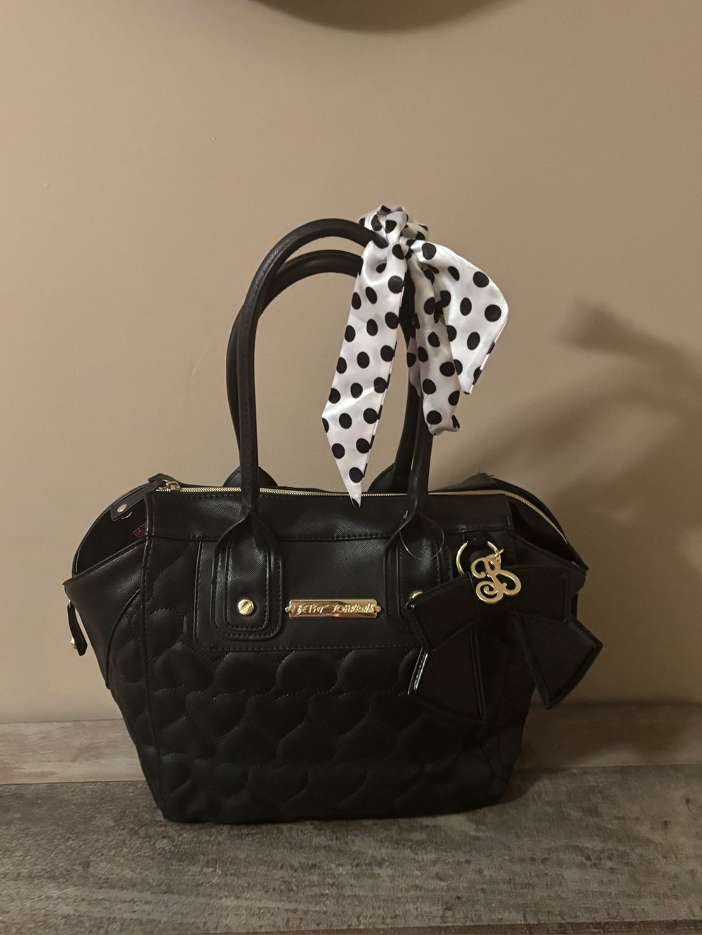 BETSEY JOHNSON BLACK QUILTED HEART SATCHEL - Picture 1 of 6